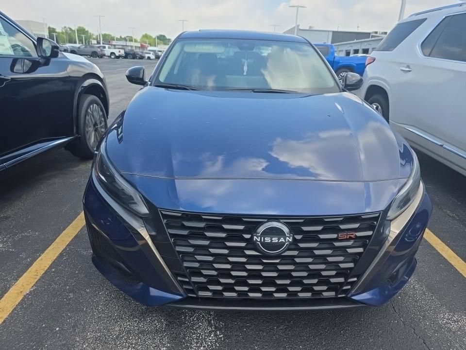 Certified 2023 Nissan Altima 2.5 SR w/ SR Premium Package AWD/4WD image 2