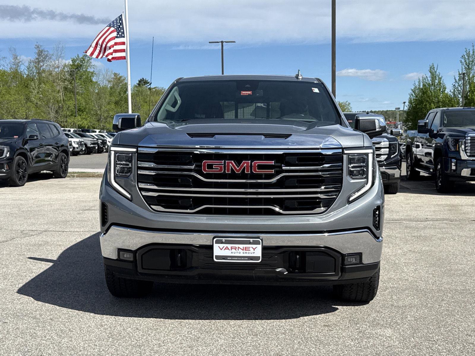 Used 2023 GMC Sierra 1500 SLT w/ SLT Premium Package AWD/4WD image 2