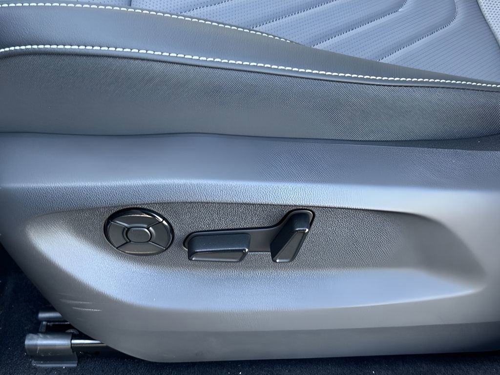 New 2026 Volkswagen Tiguan SE image 12