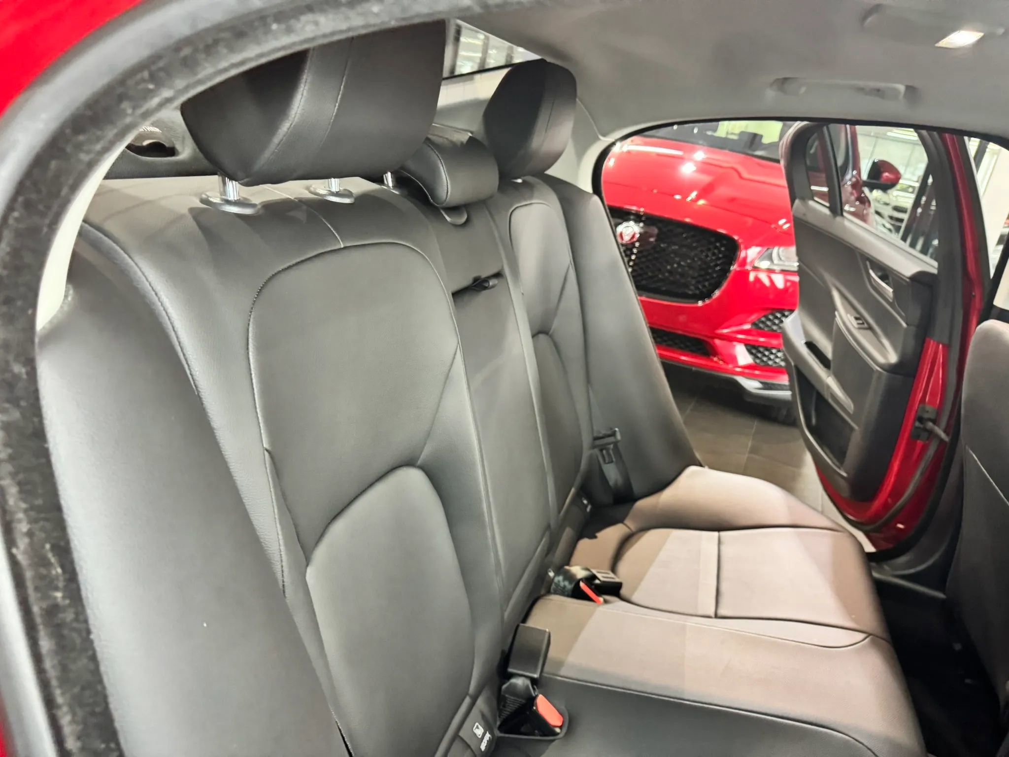 Used 2018 Jaguar XE Premium AWD/4WD image 16