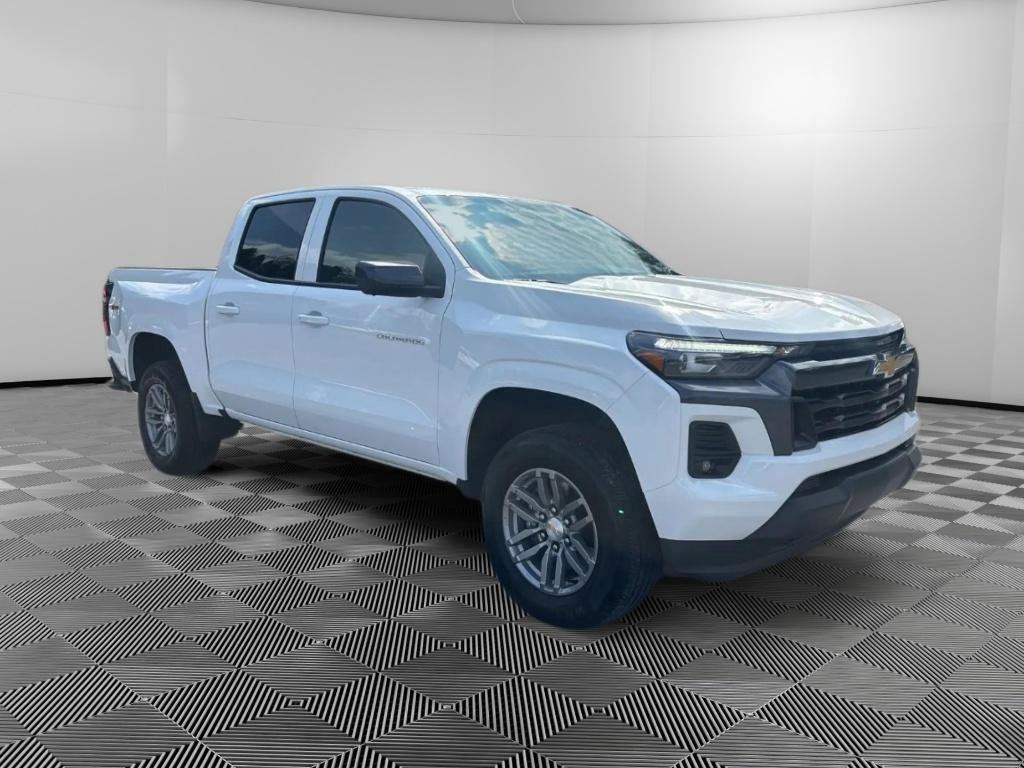 Used 2025 Chevrolet Colorado LT w/ LT Convenience Package AWD/4WD image 2