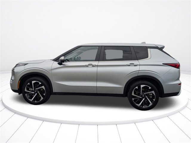Used 2024 Mitsubishi Outlander SE image 15