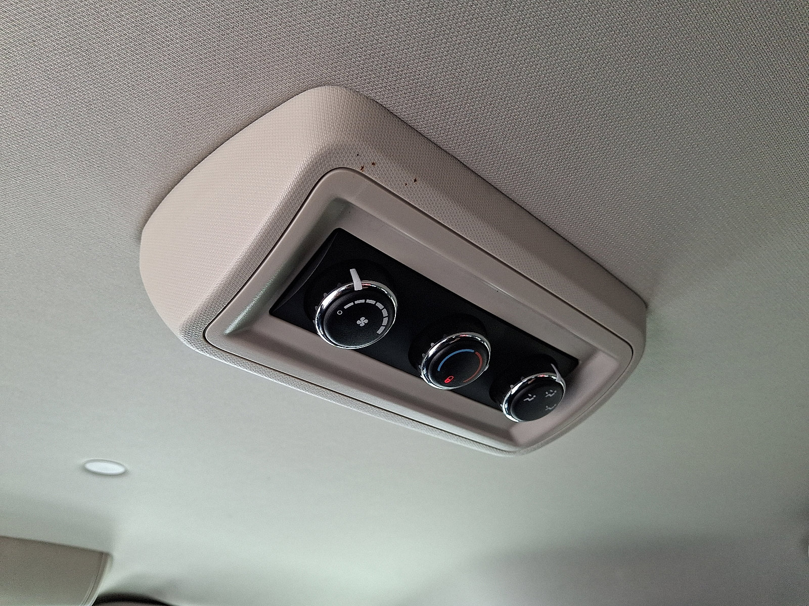 Used 2016 Dodge Grand Caravan SXT image 13