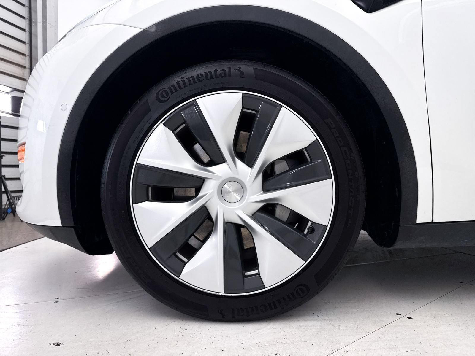 Used 2022 Tesla Model Y Long Range AWD/4WD image 15