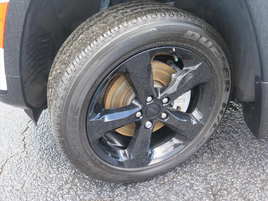 Used 2024 Jeep Grand Cherokee L Altitude RWD image 18