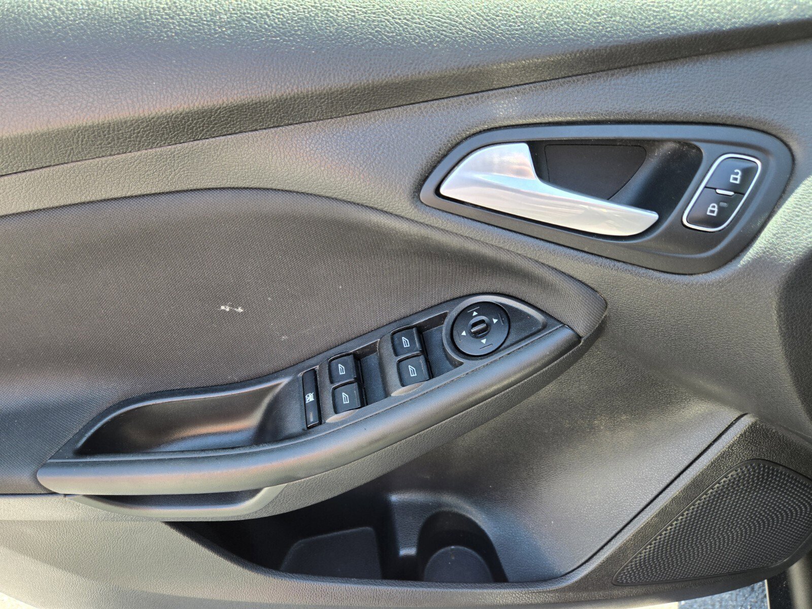 Used 2017 Ford Focus SE FWD image 14