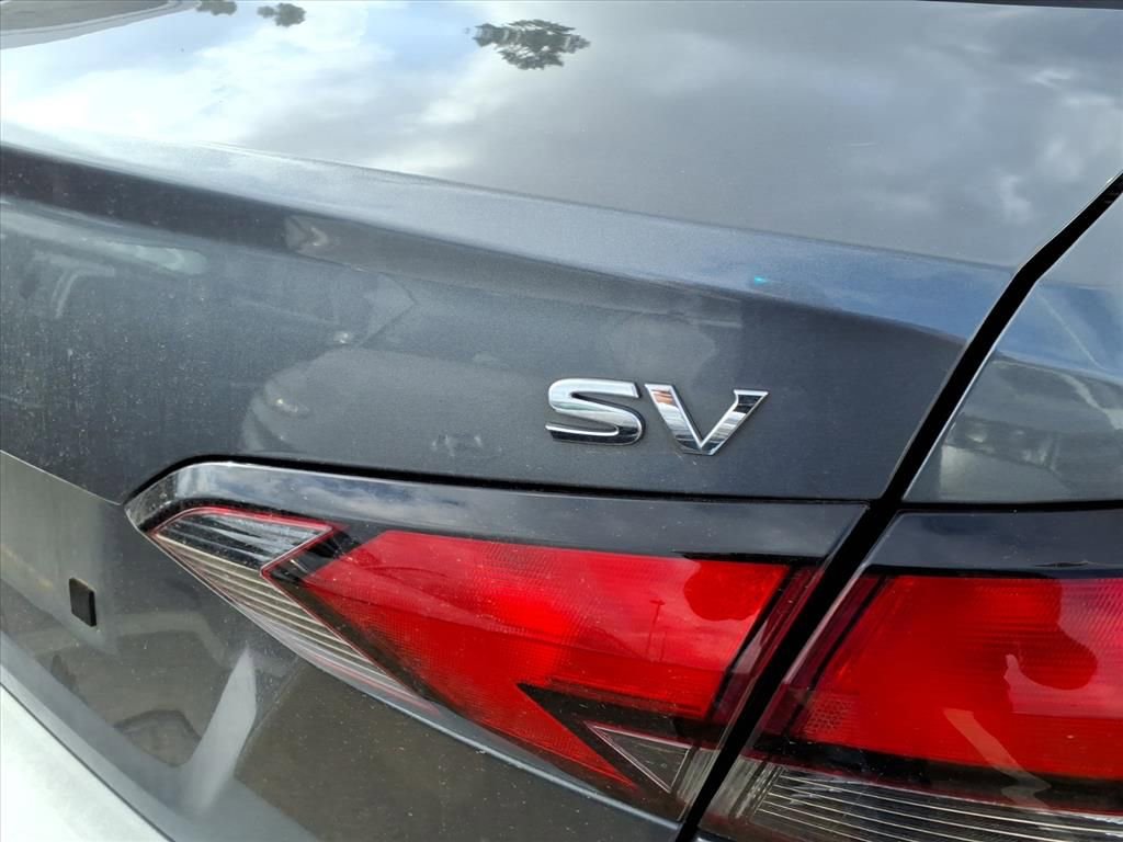 Used 2021 Nissan Versa SV image 7