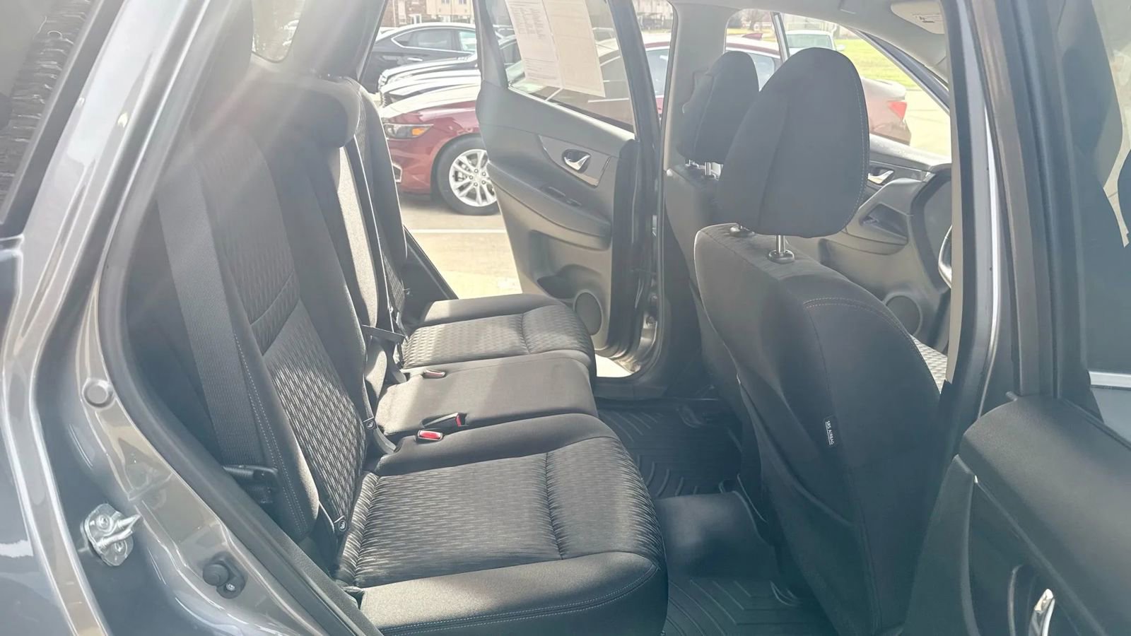 Used 2020 Nissan Rogue SV image 25