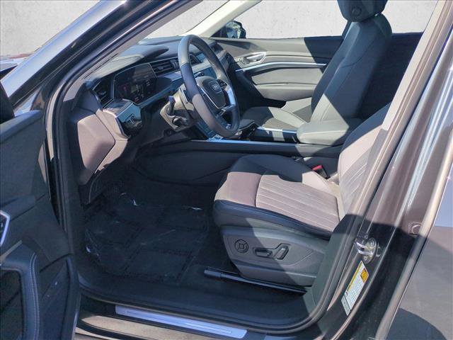 Used 2021 Audi e-tron Premium Plus w/ Premium Plus Package AWD/4WD image 17