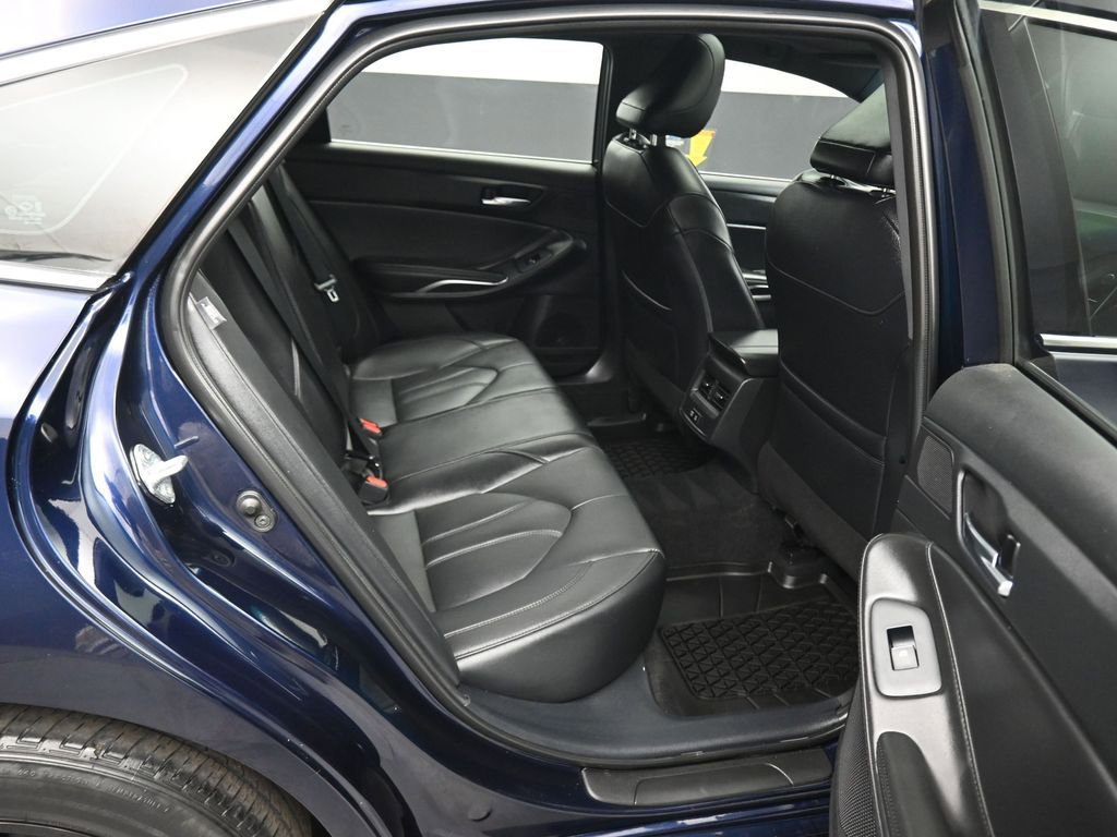 Used 2022 Toyota Avalon XLE w/ Moonroof Package image 36