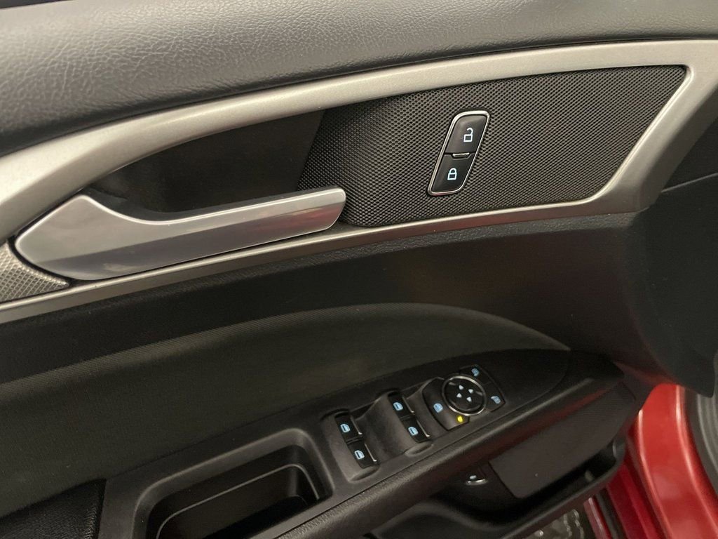 Used 2019 Ford Fusion SE image 17