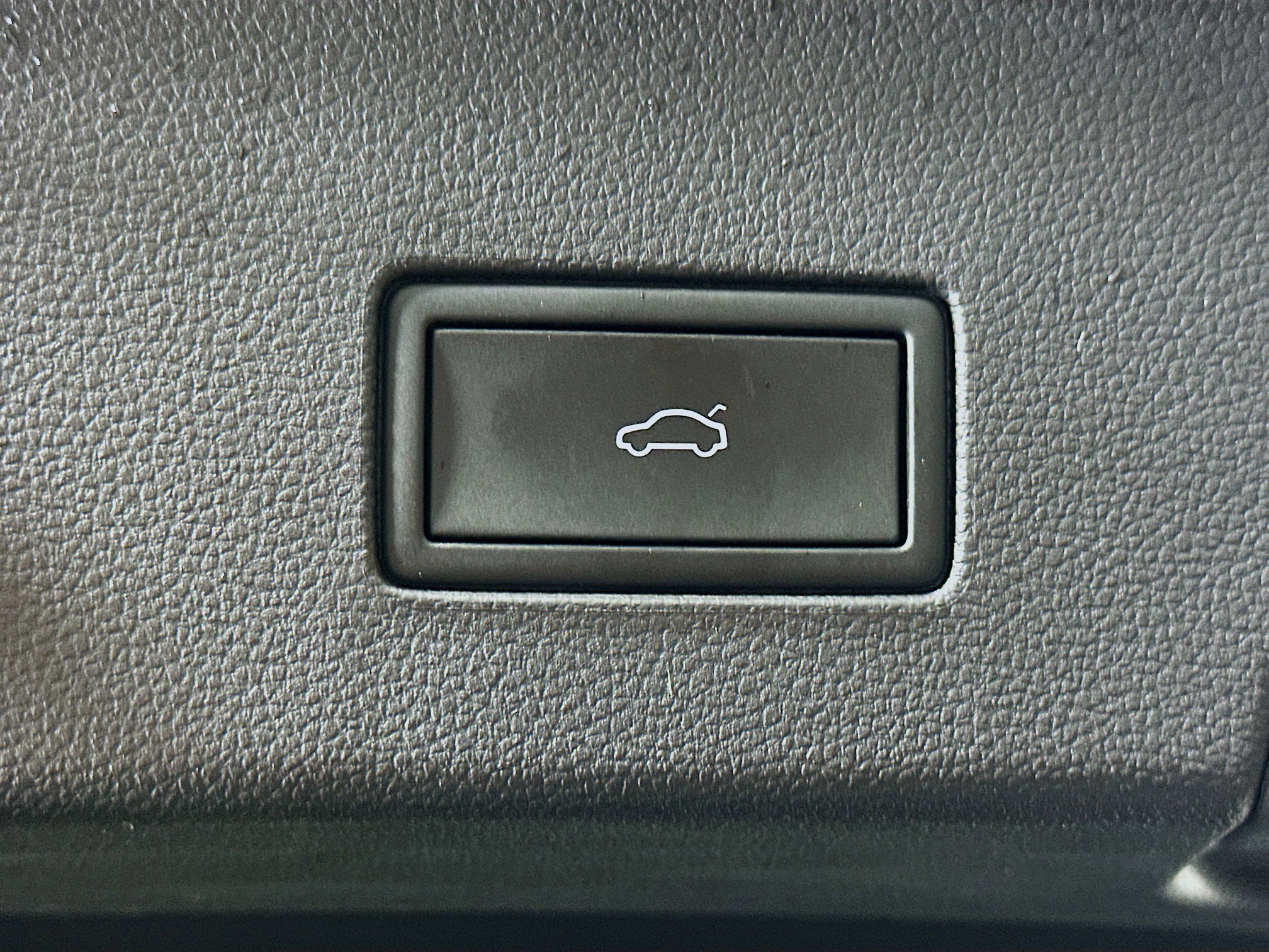 Used 2021 Volkswagen Atlas Cross Sport SE w/ Panoramic Sunroof Package image 29