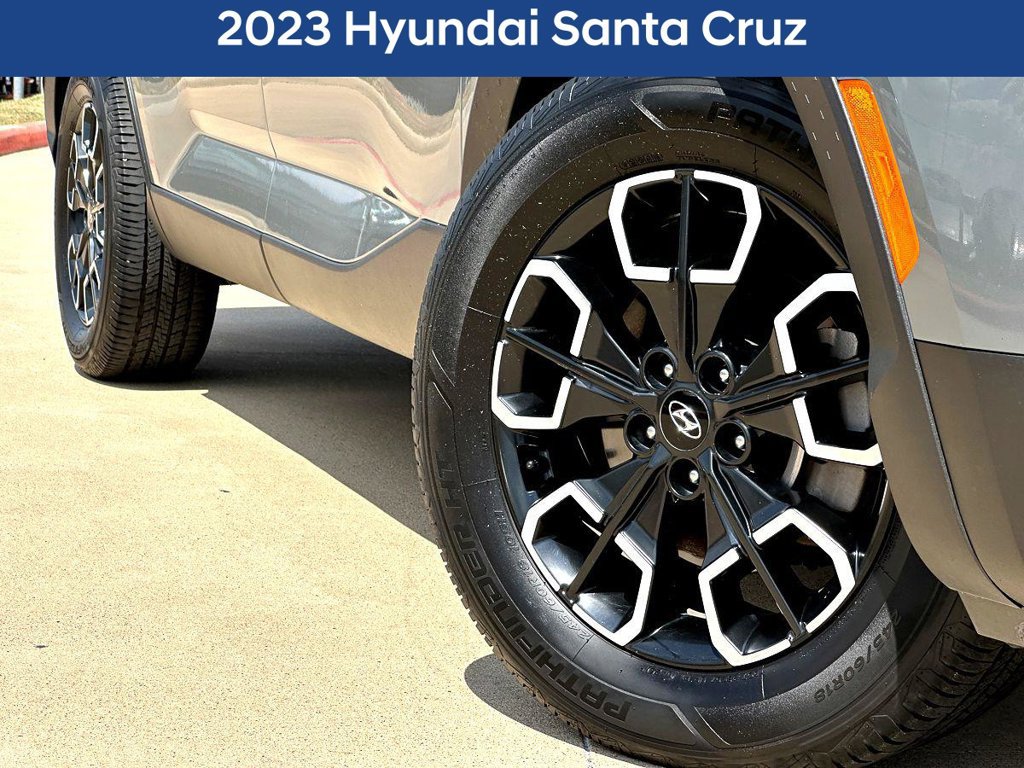 Used 2023 Hyundai Santa Cruz SEL FWD image 2