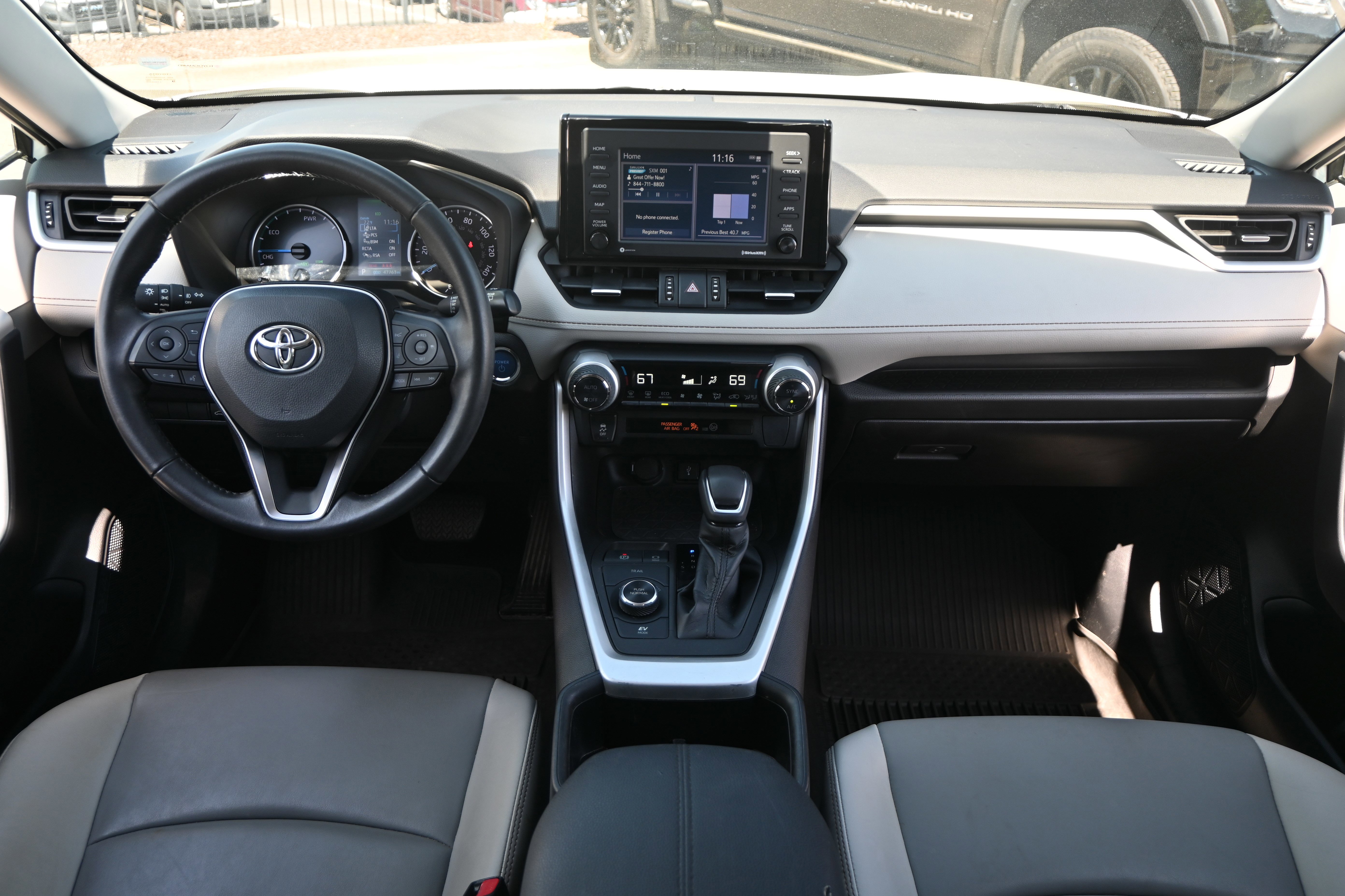 Used 2022 Toyota RAV4 XLE Premium image 3