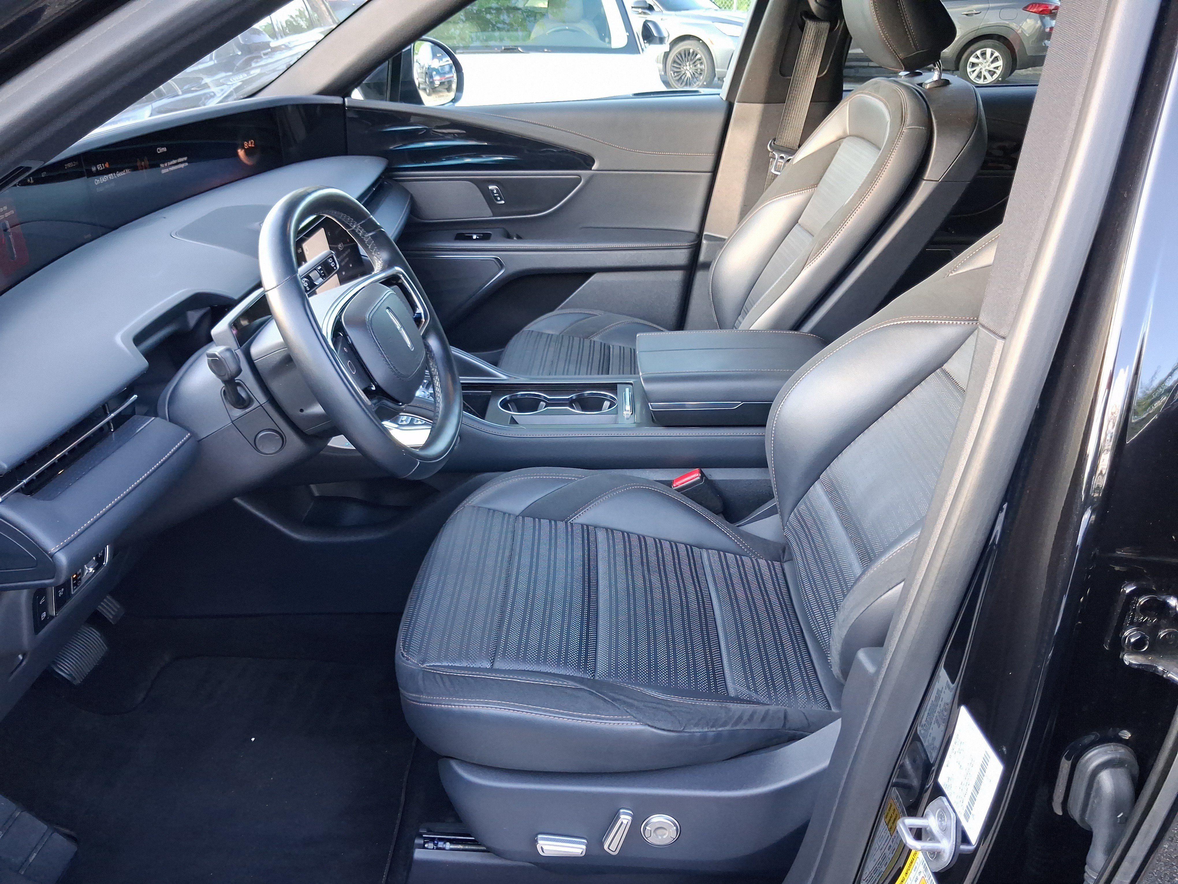 Certified 2024 Lincoln Nautilus Reserve w/ Jet Appearance Package (87T) AWD/4WD image 12