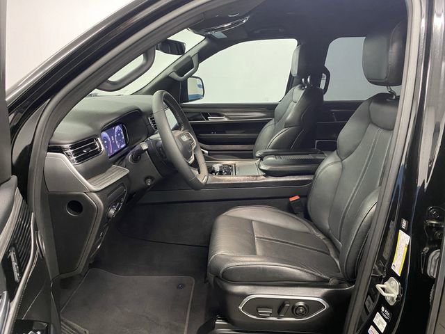 Used 2023 Jeep Wagoneer L Series III w/ Preferred Equipment Group image 4