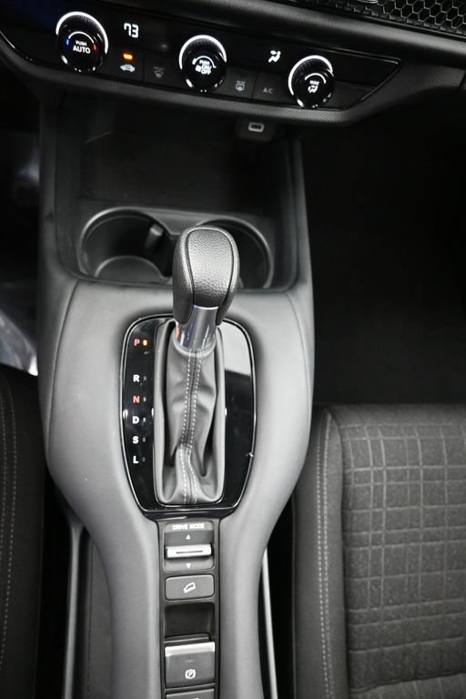 Used 2023 Honda HR-V LX image 17