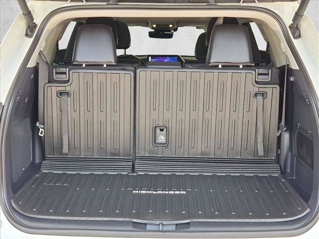 Used 2024 Toyota Highlander Platinum AWD/4WD image 6