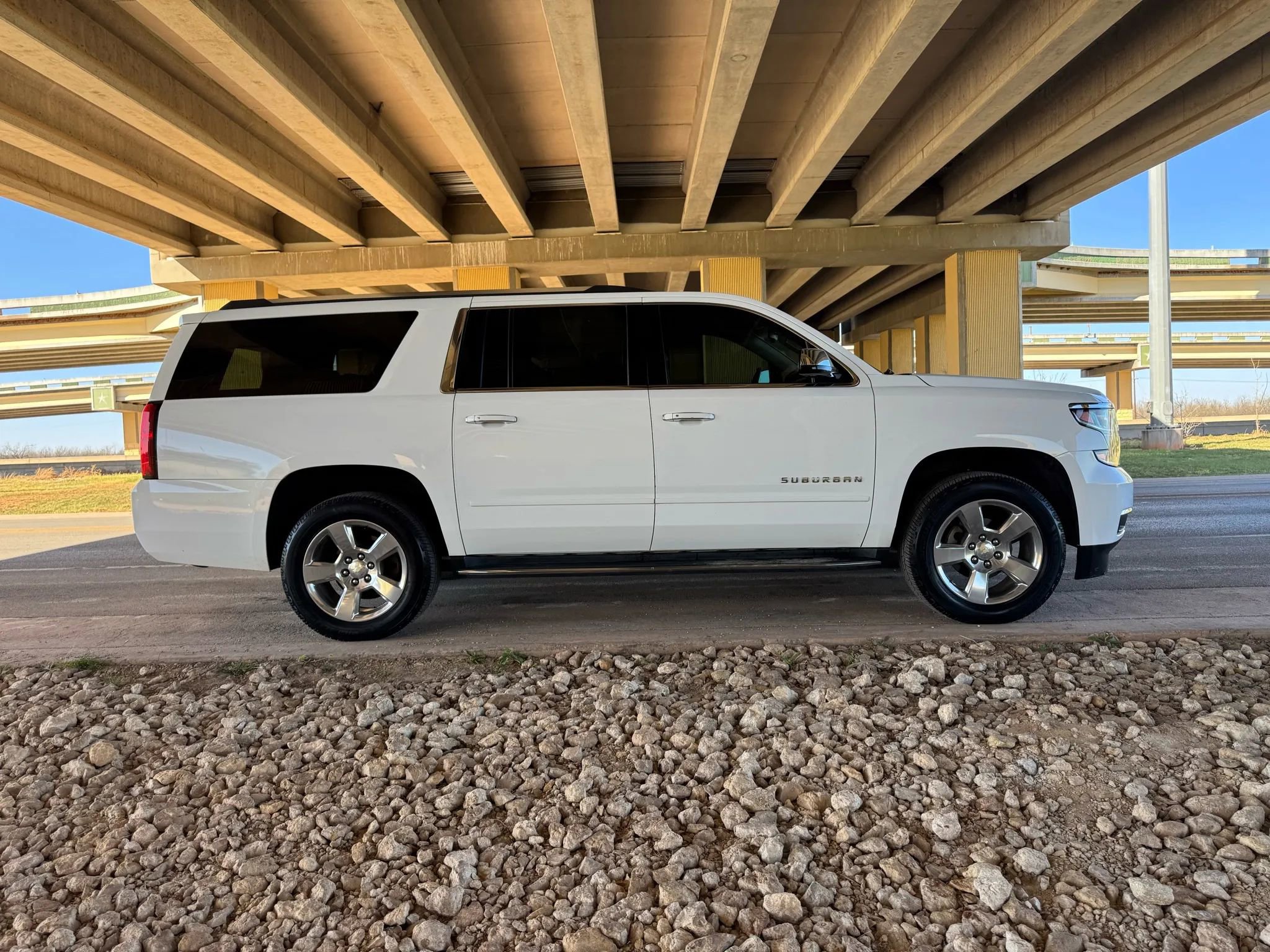 Used 2018 Chevrolet Suburban Premier image 2