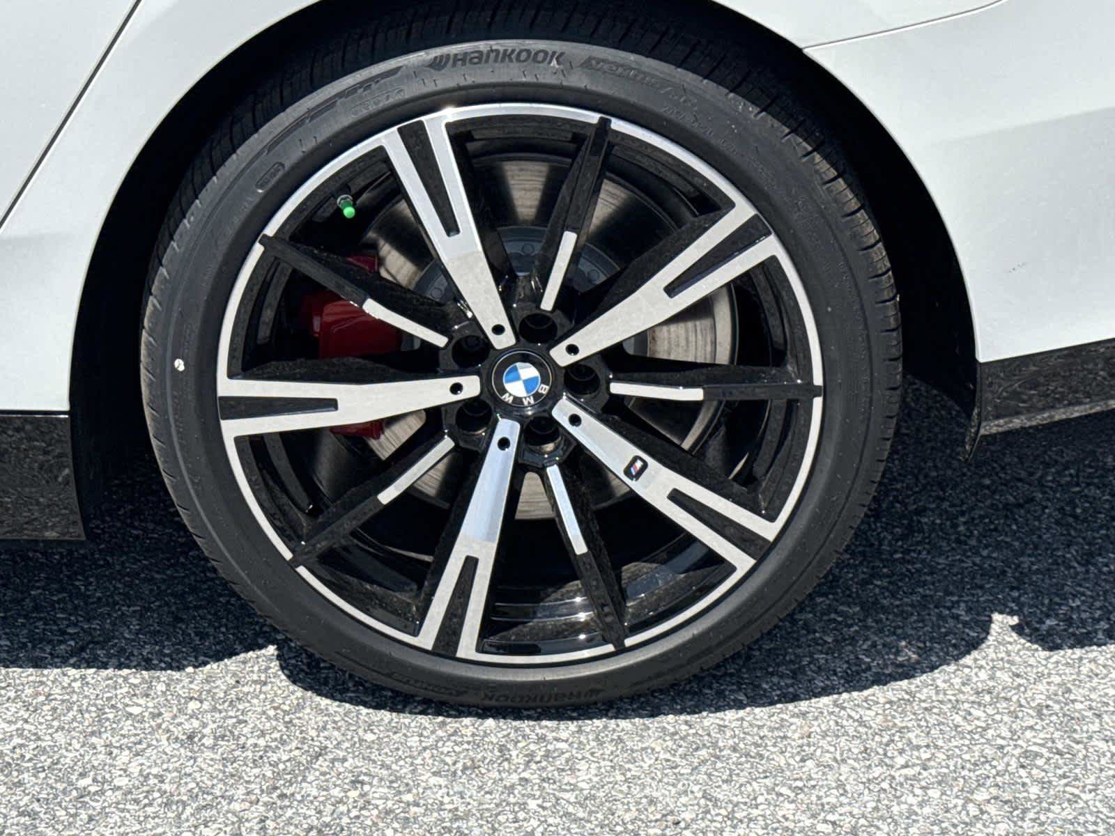 New 2026 BMW 550e xDrive w/ Premium Package AWD/4WD image 12