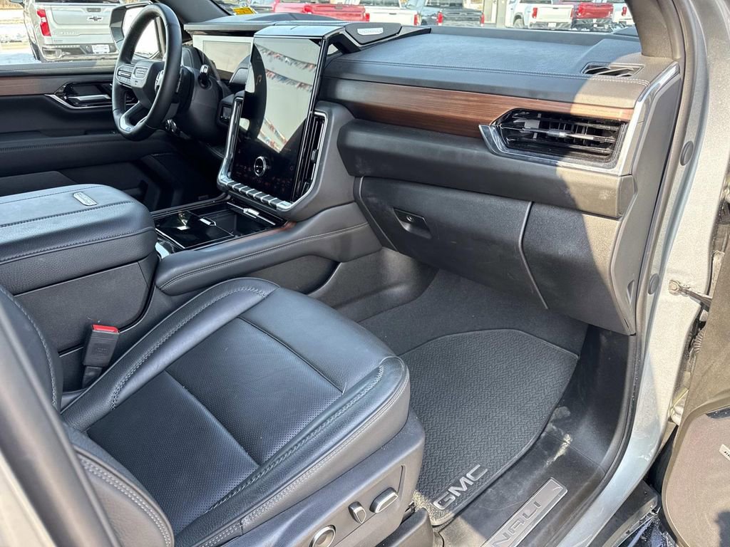 Used 2025 GMC Yukon Denali AWD/4WD image 28