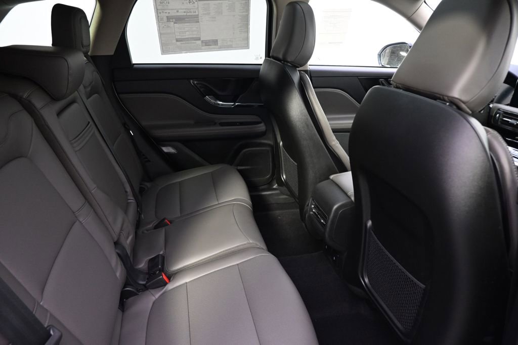 New 2026 Lincoln Corsair Premiere image 18