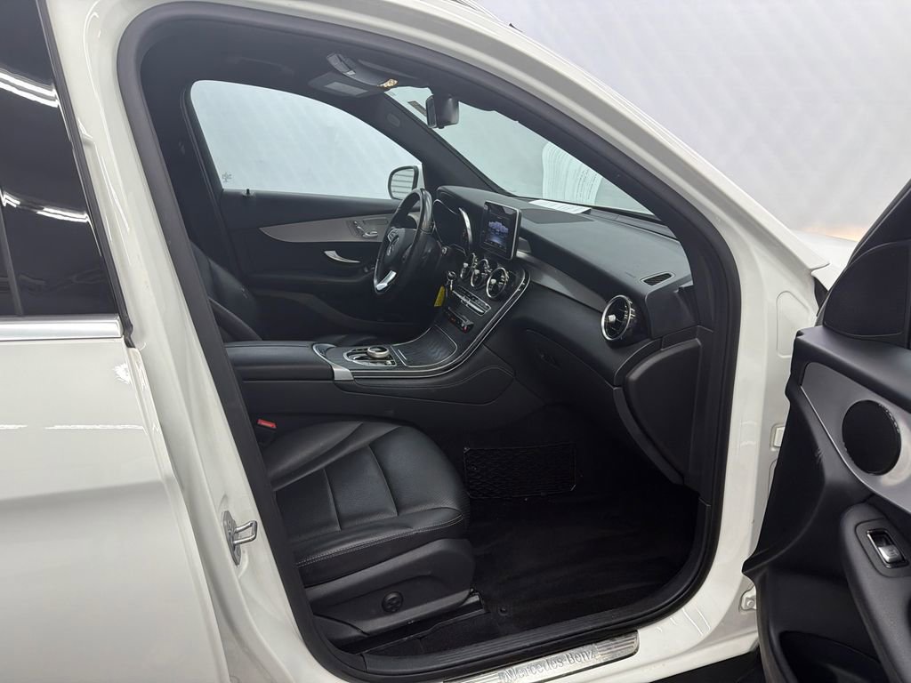Used 2019 Mercedes-Benz GLC 300 w/ Premium Package image 15