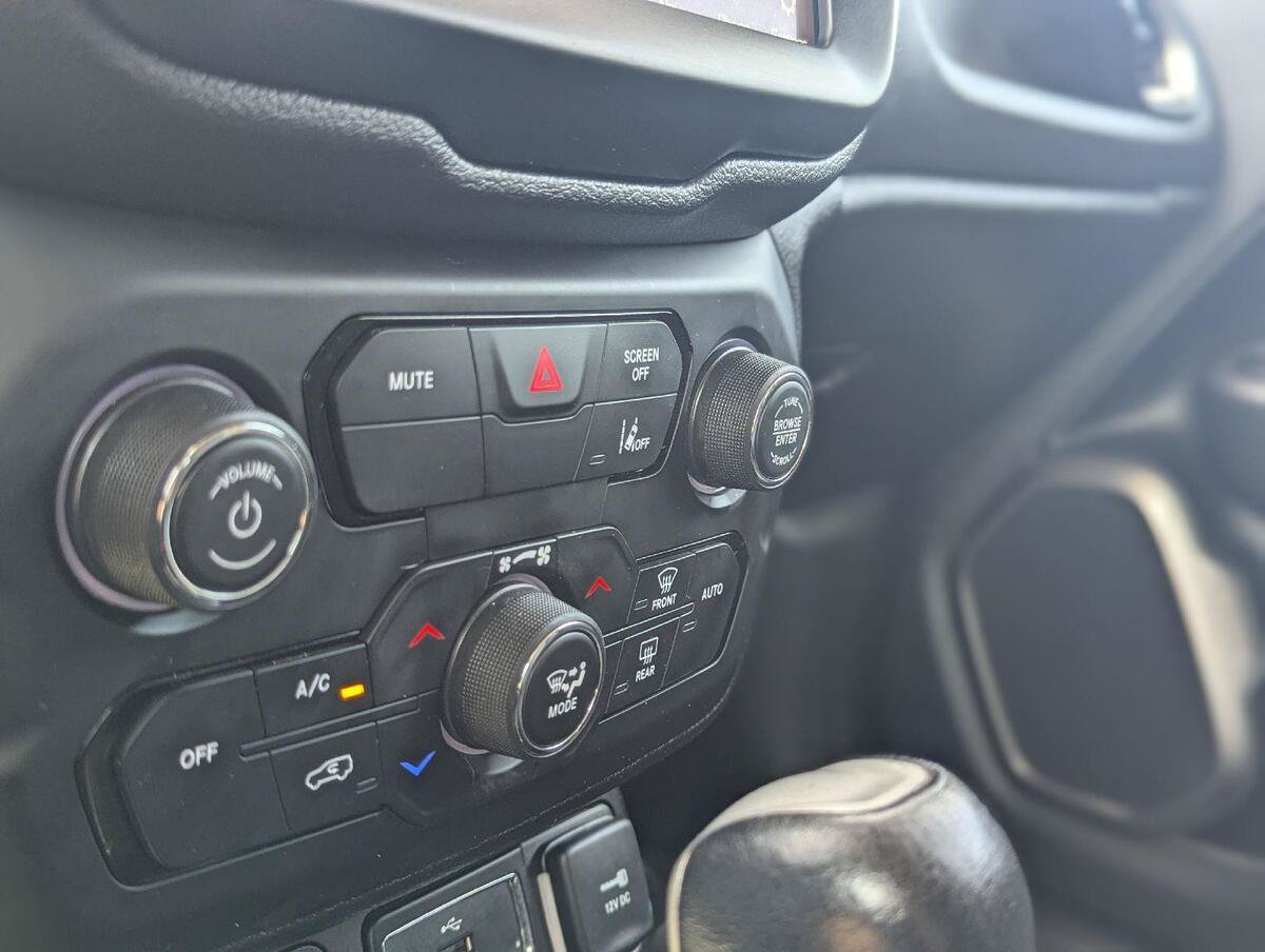 Used 2021 Jeep Renegade Limited AWD/4WD image 24