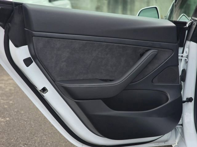 Used 2020 Tesla Model 3 Standard Range Plus image 28