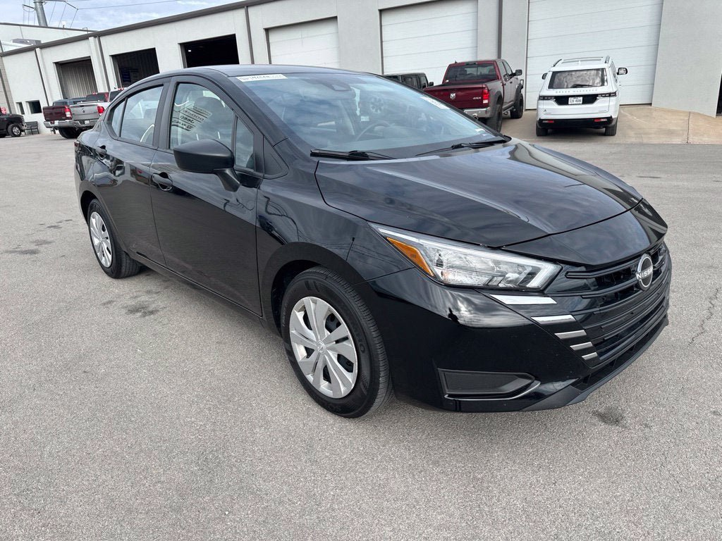 Used 2025 Nissan Versa S FWD image 3