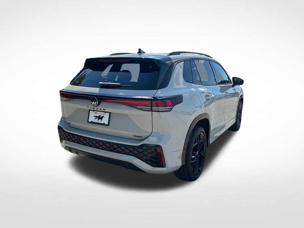 New 2026 Volkswagen Tiguan SE R-Line AWD/4WD image 3