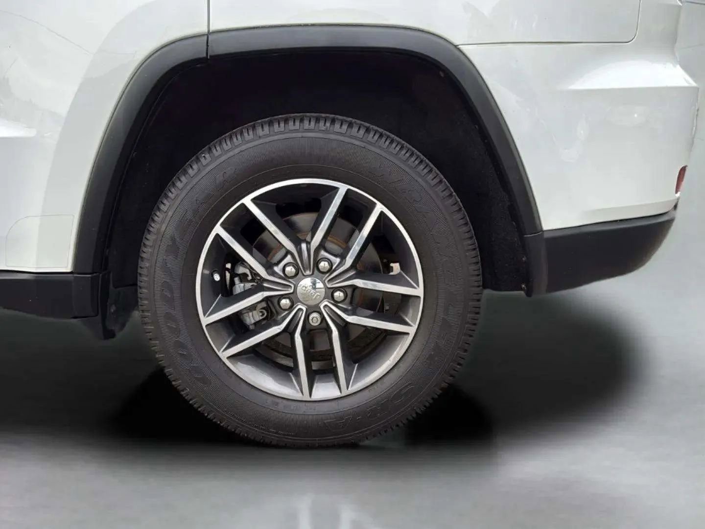 Used 2018 Jeep Grand Cherokee Limited image 29