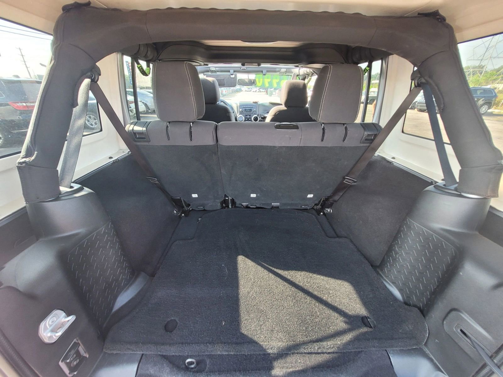 Used 2018 Jeep Wrangler Unlimited Sahara w/ Max Tow Package image 10