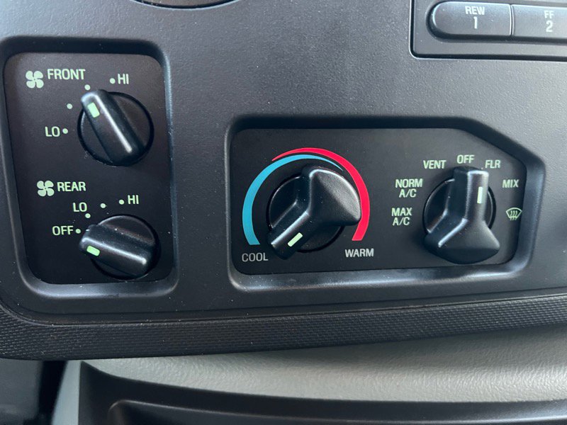 Used 2012 Ford E-350 and Econoline 350 XLT image 25