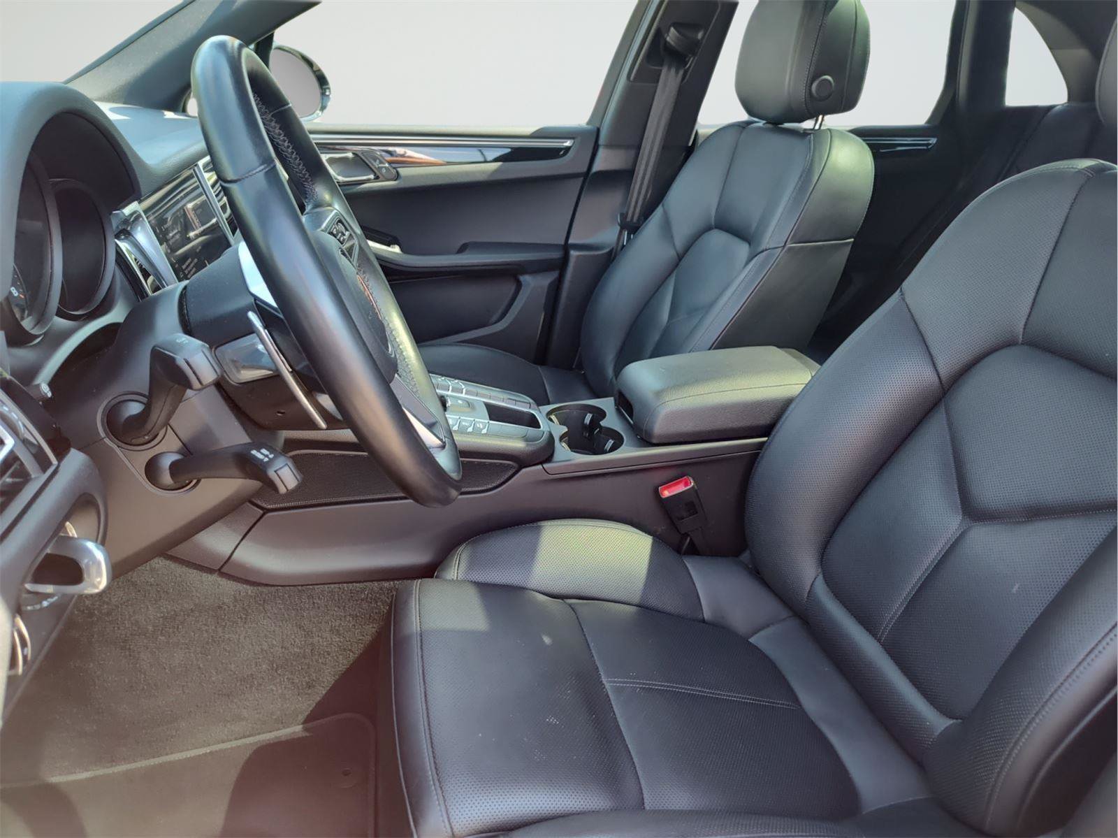 Used 2020 Porsche Macan AWD/4WD image 9