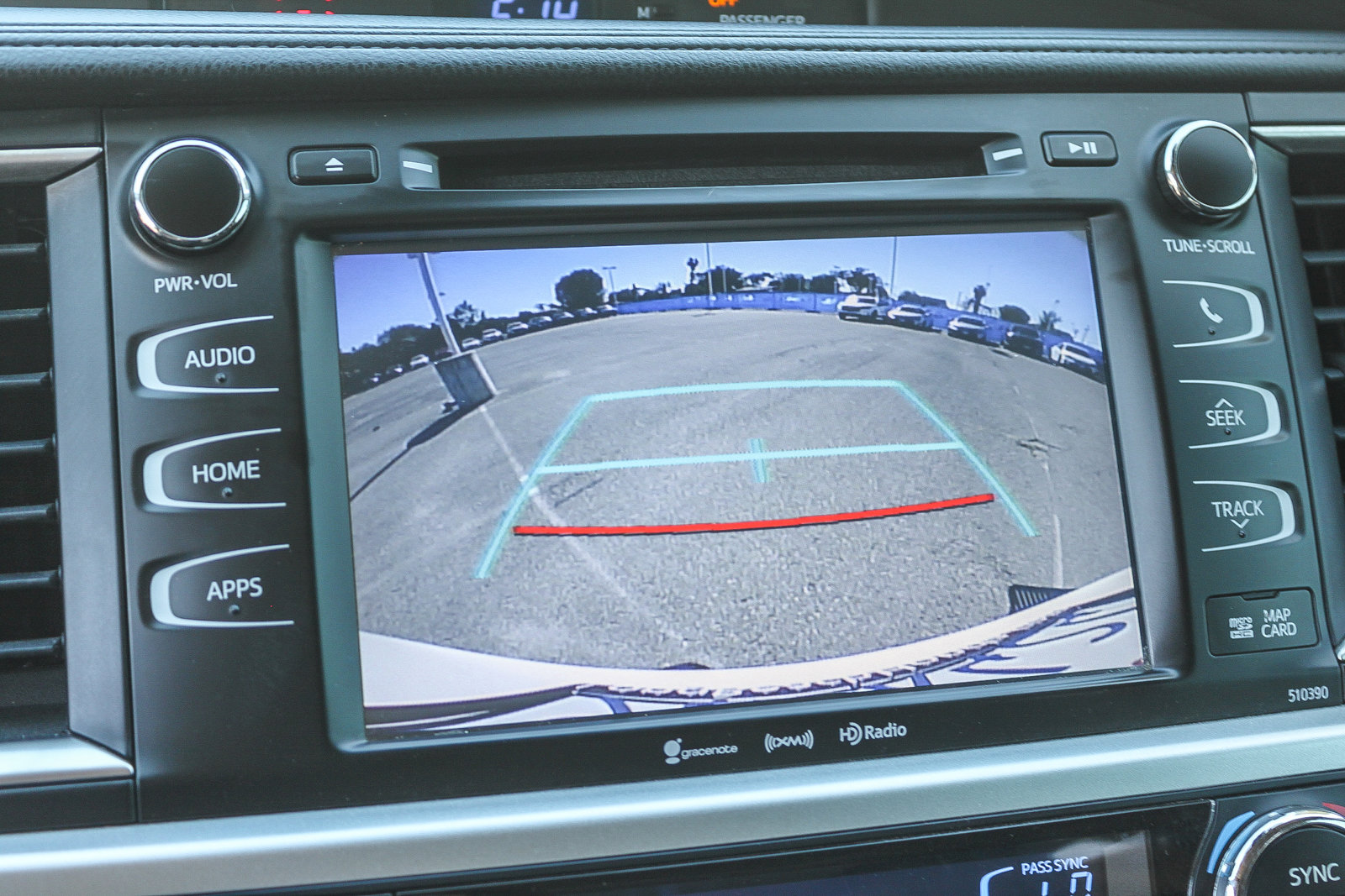 Used 2019 Toyota Highlander SE image 26