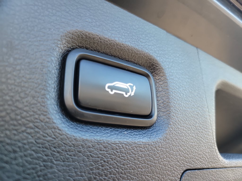 Used 2023 Hyundai Santa Fe SEL w/ Premium Package FWD image 8