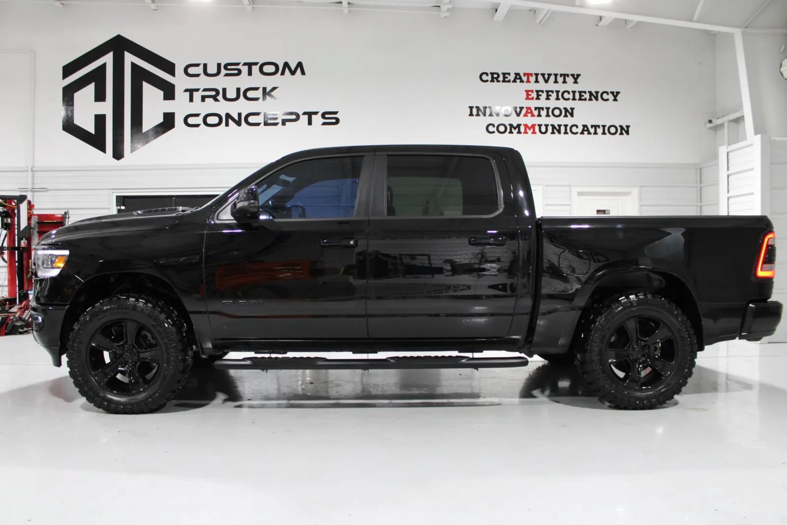 Used 2024 RAM 1500 Laramie AWD/4WD image 35