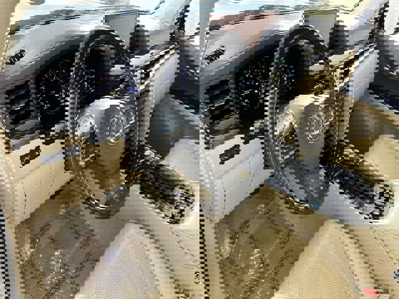 Used 2018 Lexus LX 570 4WD image 12