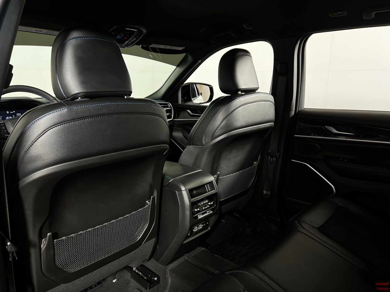 Used 2024 Jeep Grand Cherokee Trailhawk image 26