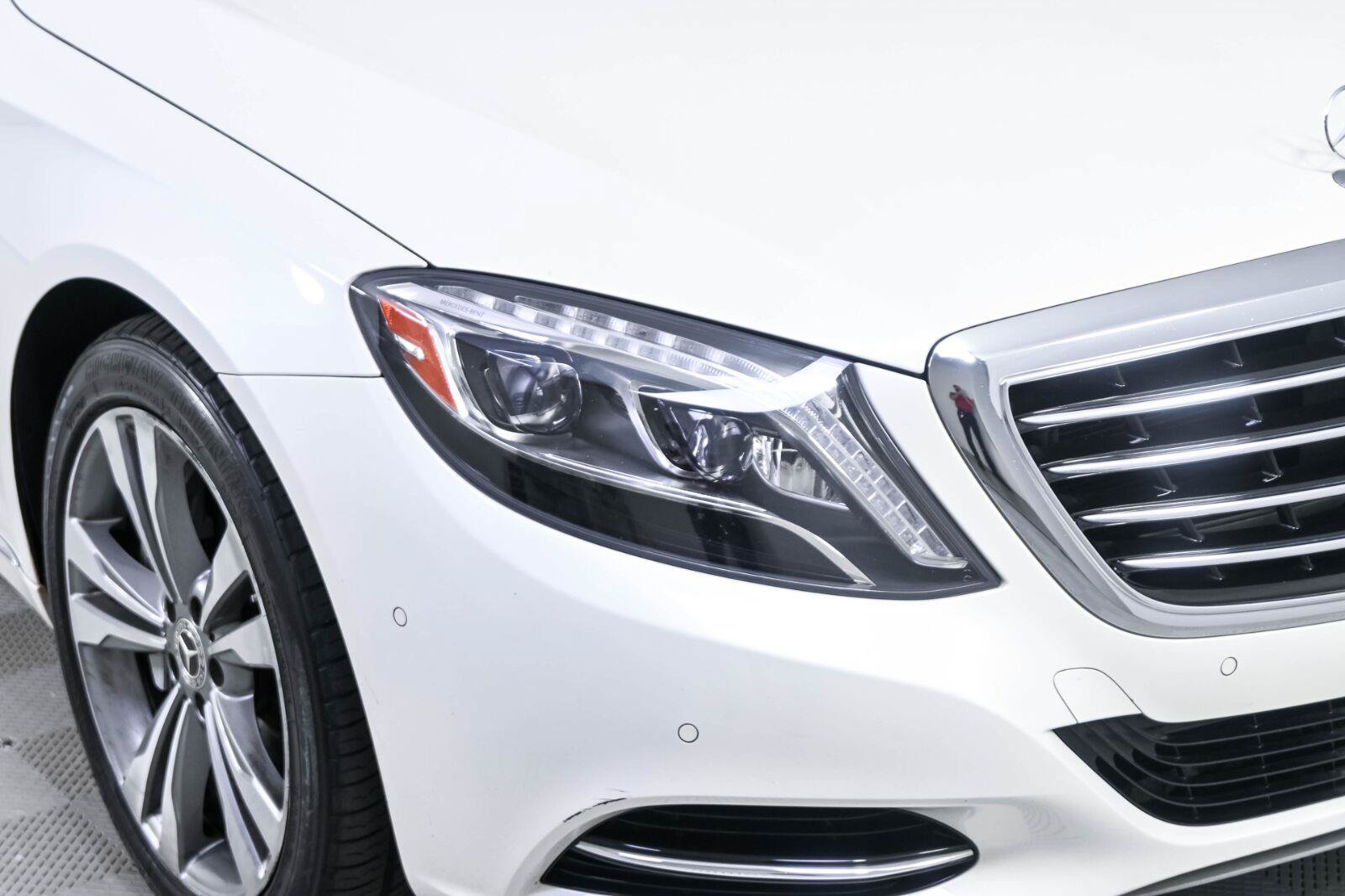 Used 2017 Mercedes-Benz S 550 Sedan w/ Premium Package image 36