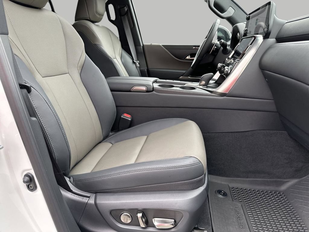 Used 2026 Lexus LX 700h Overtrail AWD/4WD image 28
