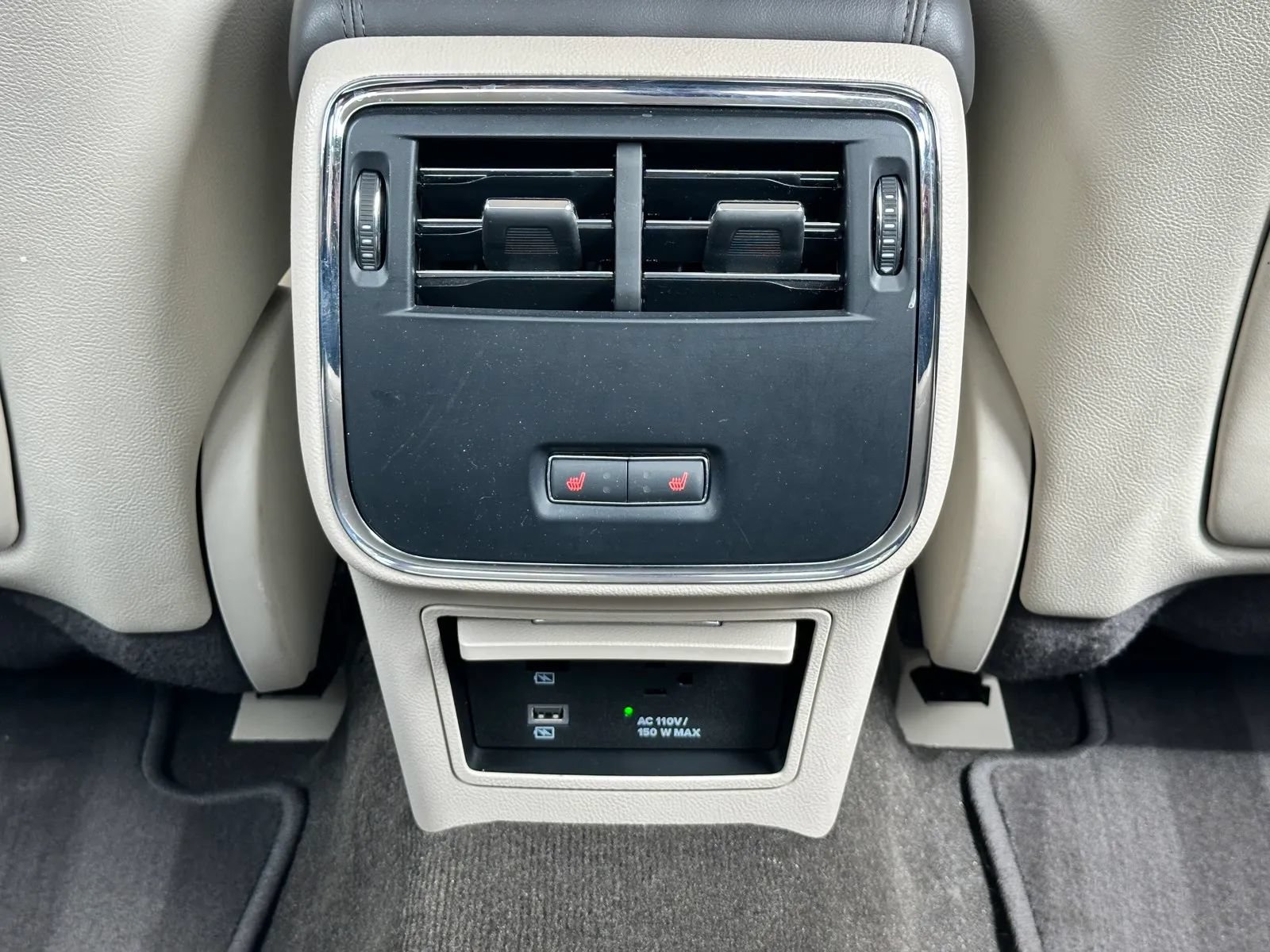 Used 2019 Lincoln Continental Select w/ Continental Climate Package FWD image 19