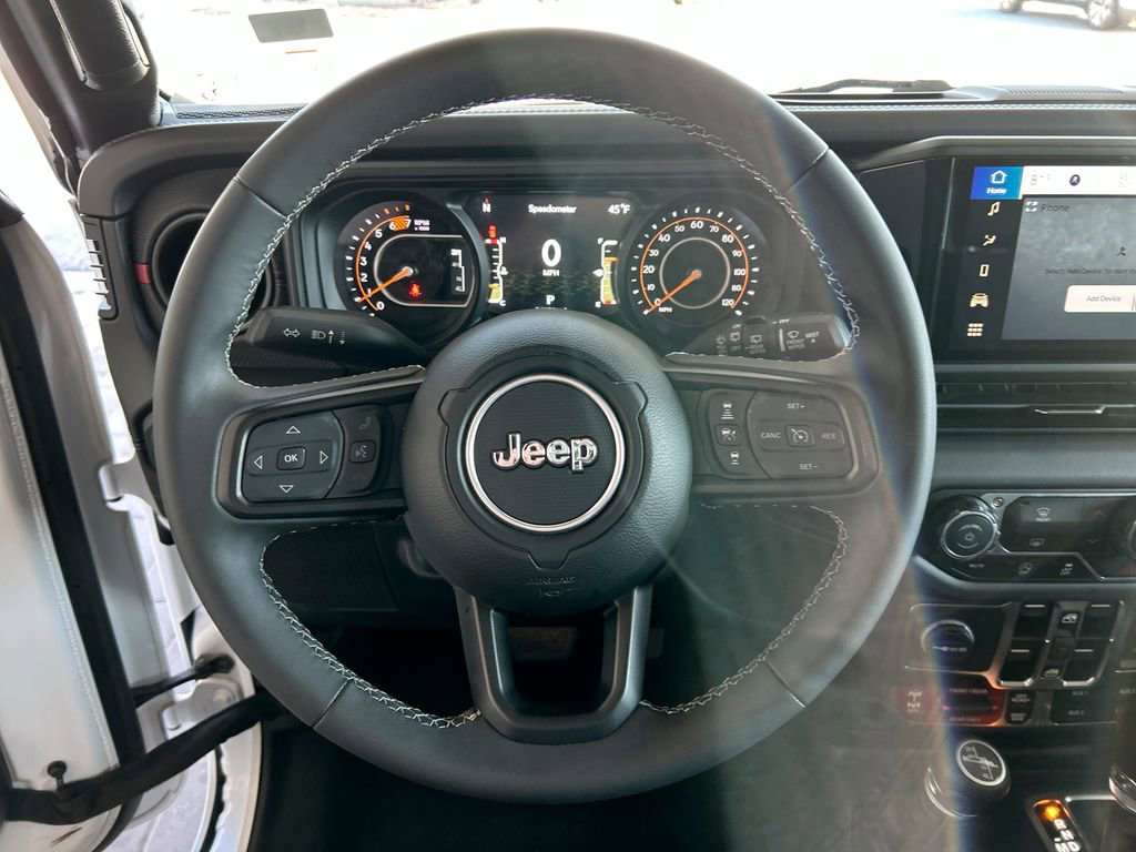 Used 2025 Jeep Wrangler Unlimited Rubicon AWD/4WD image 17