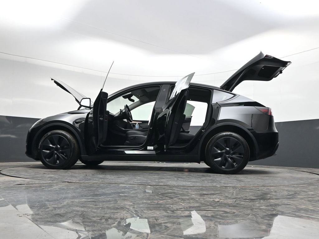 Used 2025 Tesla Model Y Long Range image 36