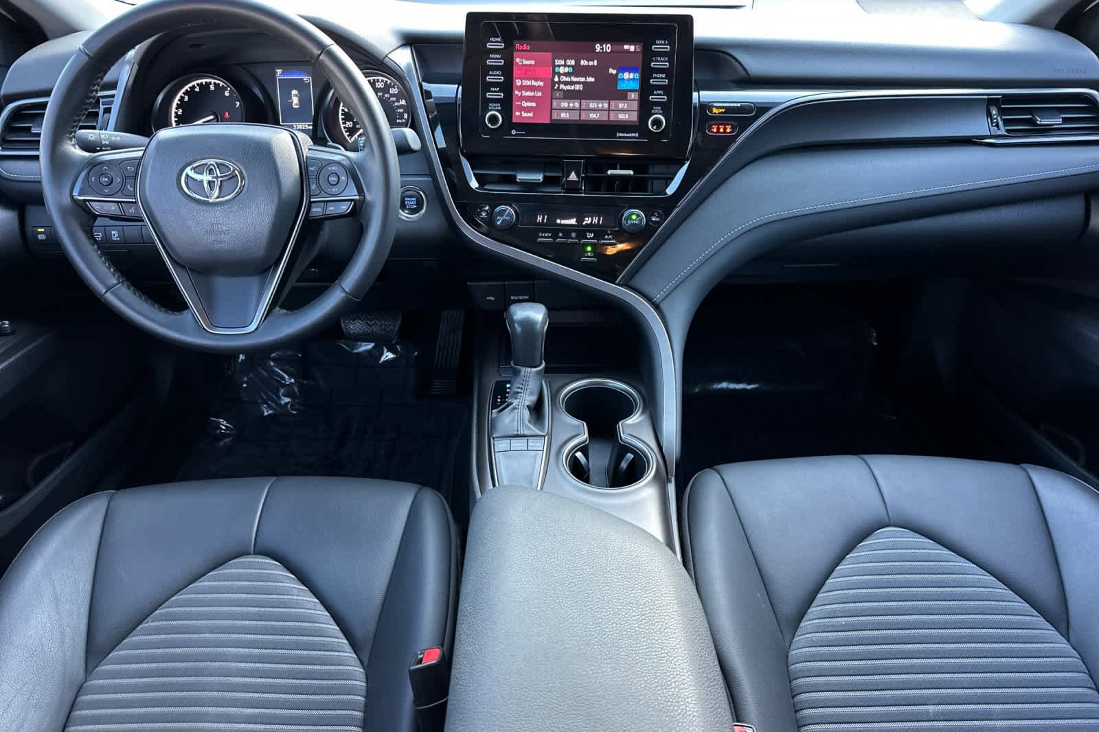 Used 2023 Toyota Camry SE w/ Convenience Package image 3