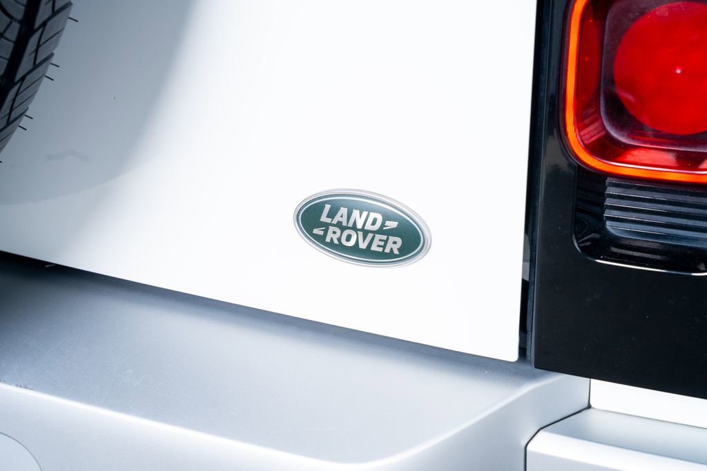 Used 2022 Land Rover Defender 90 S AWD/4WD image 28