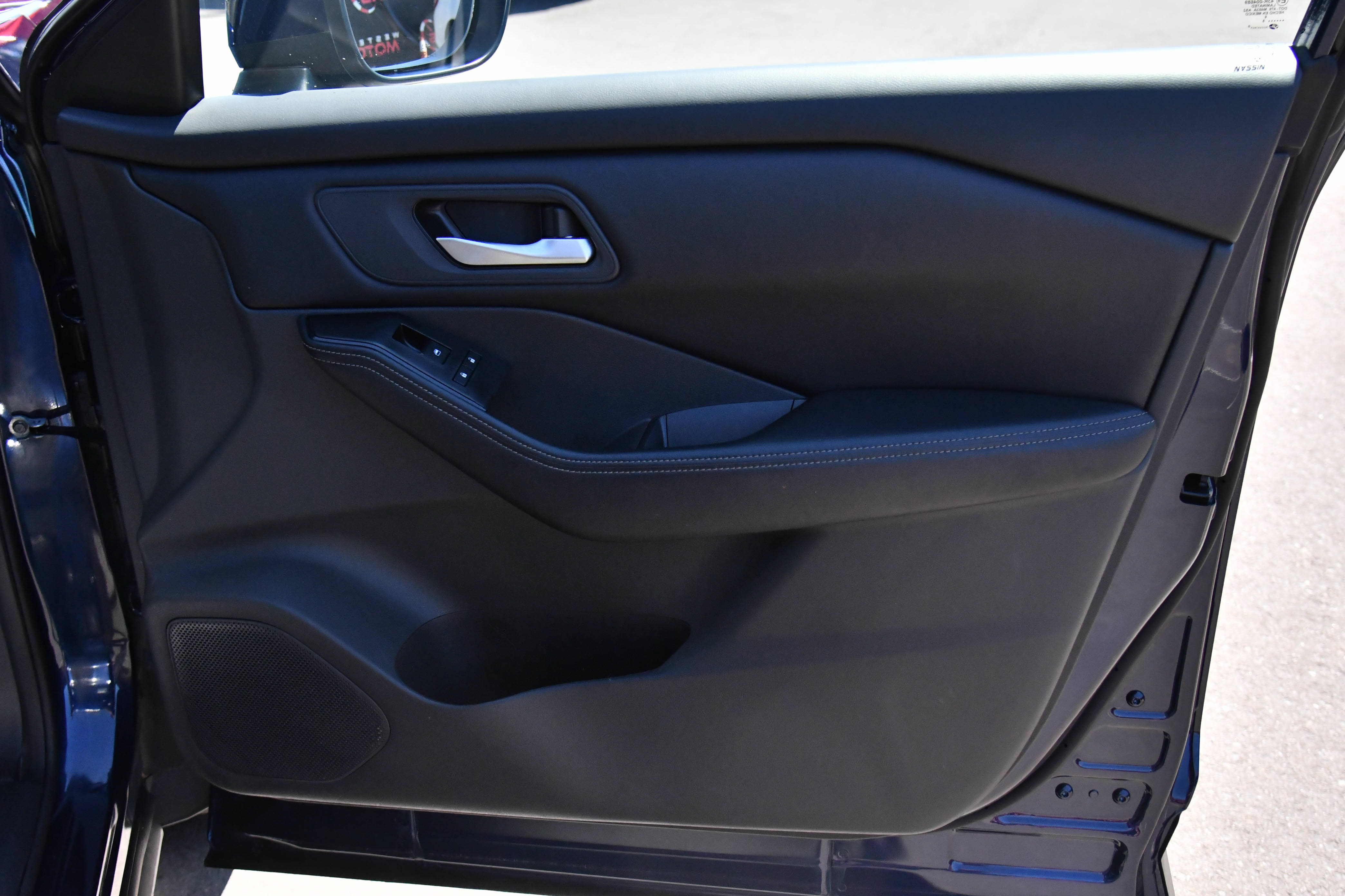 Used 2025 Nissan Rogue SV FWD image 43