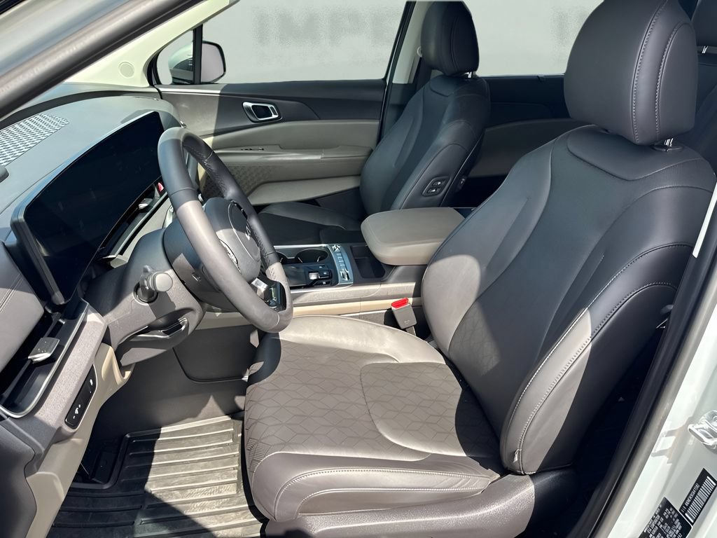 Used 2025 Kia Carnival SX FWD image 9