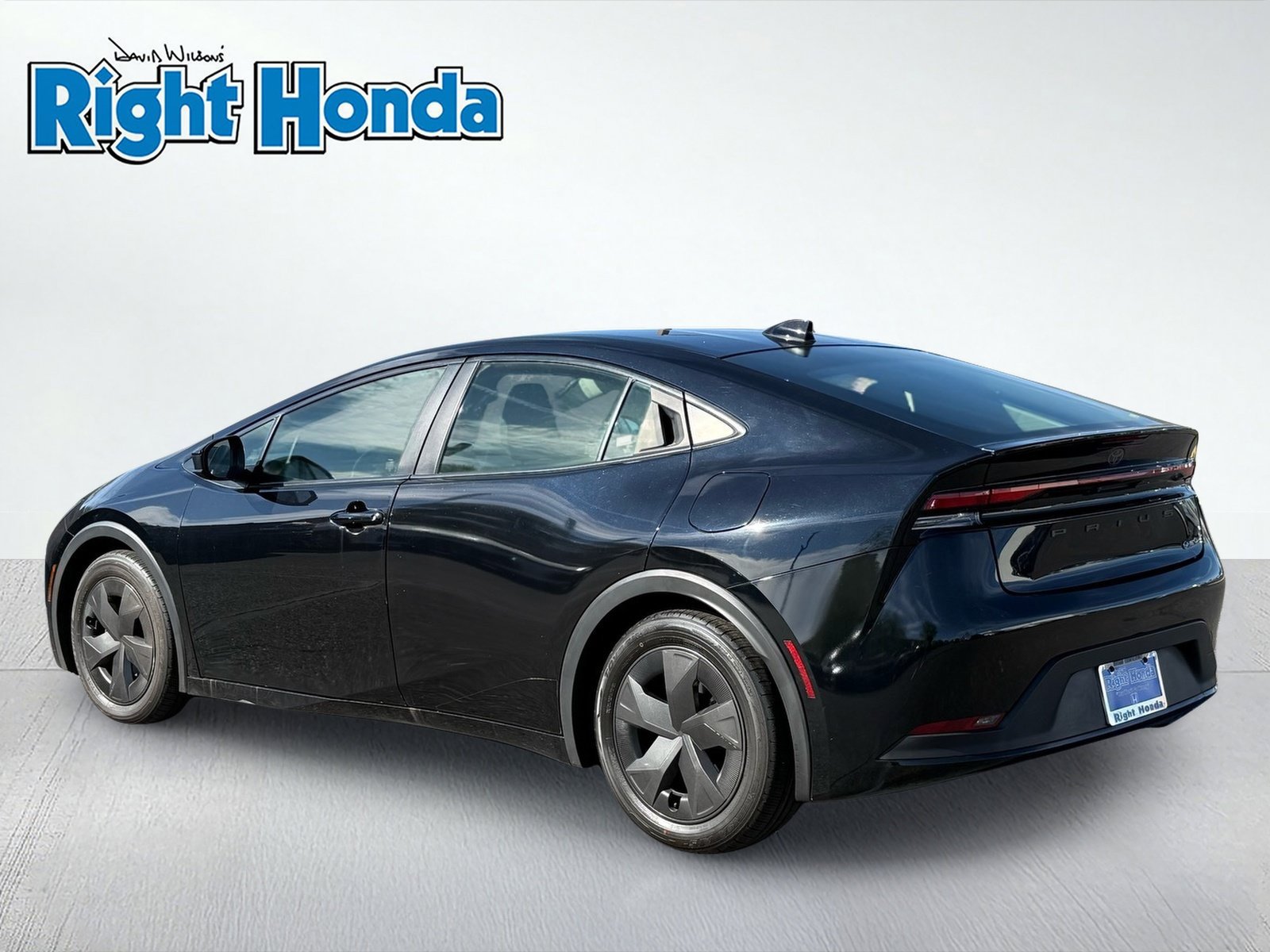 Used 2024 Toyota Prius LE FWD image 4